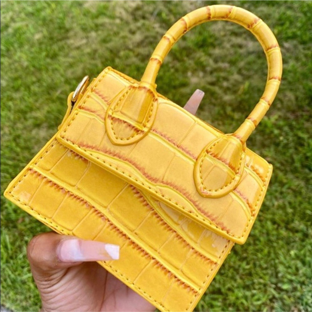 Yellow Mini Purse!